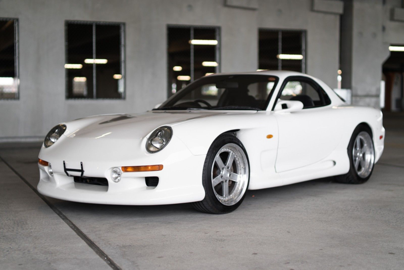 Illustration for article titled At $39,999, Could This 1993 JDM Mazda RX-7 R1 RE-Amemiya be a Really Amazing Deal?